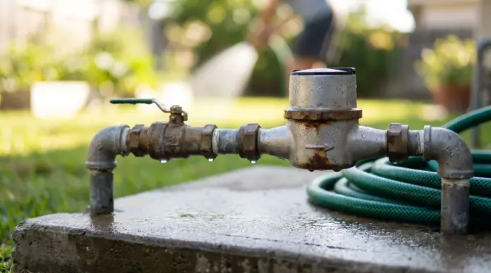 Bayerischer Wassercent gilt ab Juli 2026 für eigene Grundwasserbrunnen — Ab 1. Juli 2026 wird in Bayern der neue Wassercent erhoben. Betroffen sind nach Angaben des Landratsamts Fürstenfeldbruck Wasserentnehmer mit eigenem, behördlich genehmigtem ...