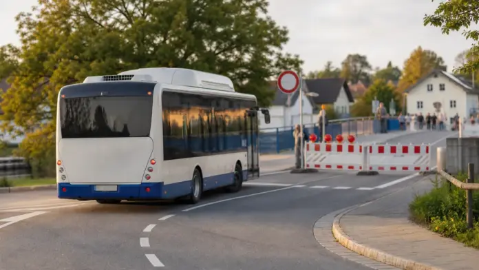 Buslinie 843 wird zum Brückenfest in Esting umgeleitet — Wegen des Brückenfests auf der Amperbrücke in Esting fährt die Buslinie 843 am Sonntag, 2. August 2026, ganztägig eine Umleitung. Mehrere Haltestellen entfallen an diesem Tag ersatzlos. | Qu...