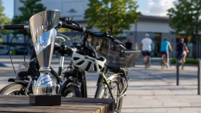 Stadtradeln 2026: Puchheim verteidigt Wanderpokal im Landkreis Fürstenfeldbruck — Beim Stadtradeln 2026 haben 5.429 Teilnehmende im Landkreis Fürstenfeldbruck insgesamt 976.235 Kilometer gesammelt. Puchheim erreichte erneut die meisten Kilometer p...