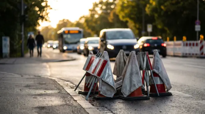Vorübergehendes Halteverbot an der Münchner Straße in Olching — An der Kreuzung Ordensland- und Rebhuhnstraße gilt bis 25. Juli ein vorübergehendes Halteverbot. Die Stadt Olching begründet die Maßnahme mit dem Verkehrsaufkommen und der Baustelle i...