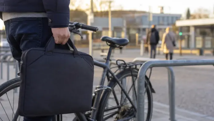 Germeringer Kampagne wirbt für Jobs direkt vor Ort — Mit der Kampagne „Dein Job in Germering“ machen 13 Unternehmen auf berufliche Möglichkeiten in der Stadt aufmerksam. Im Mittelpunkt steht ein Jobportal mit derzeit rund 150 Stellenangeboten. | Q...