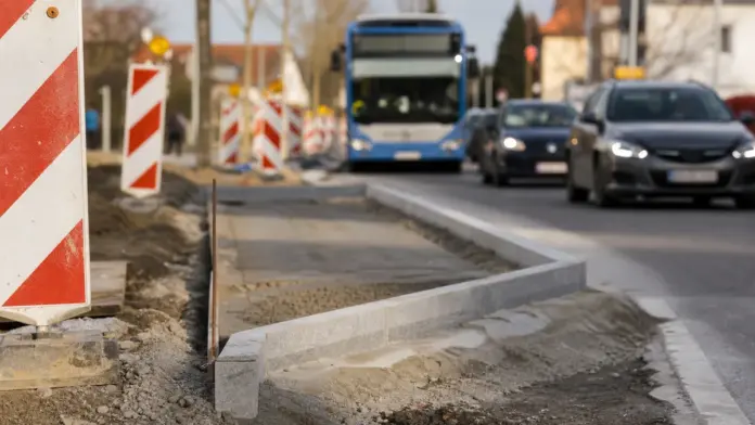 Hauptstraße in Eichenau wird im September zeitweise zur Einbahnstraße — Wegen des barrierefreien Umbaus von vier Bushaltestellen gilt auf der Staatsstraße 2069 in Eichenau ab 1. September eine Einbahnstraßenregelung. Betroffen ist der Abschnitt zw...