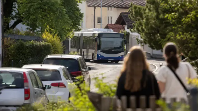 Schienenersatzverkehr der S4 fährt Ende August über Eichenau — Wegen einer Sperre im Bereich Allinger Straße/Kreisverkehr St2069 wird der Schienenersatzverkehr der S4 zwischen Puchheim Süd und Eichenau vom 26. August bis 5. September 2026 umgeleit...