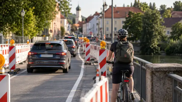 Amperbrücke wird ab 21. September vorübergehend zur Einbahnstraße — Wegen Leitungsarbeiten an der Rathauskreuzung ändert sich ab Montag, 21. September, die Verkehrsführung in der unteren Hauptstraße. Auch mehrere MVV-Regionalbuslinien werden bis v...