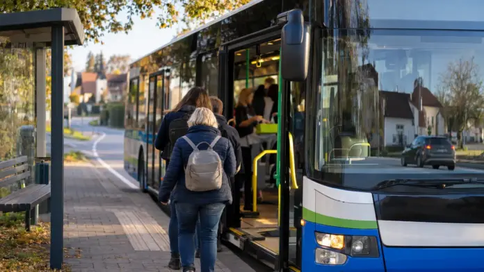 Kostenloser Bus-Schnuppertag im Landkreis Fürstenfeldbruck — Am Samstag, 19. September 2026, können Fahrgäste die MVV-Busse im Landkreis Fürstenfeldbruck und mehreren Nachbarlandkreisen kostenlos nutzen. Der Aktionstag soll den öffentlichen Nahver...