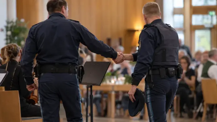 Robert Piehler übernimmt Leitung der Polizeiinspektion Germering — Polizeirat Robert Piehler leitet seit dem 1. Oktober 2026 die Polizeiinspektion Germering. Der Amtswechsel wurde am 14. Oktober bei einem Festakt im Bürgerhaus in Alling begangen. ...