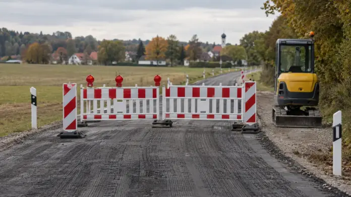 Straßensperrungen und Umleitungen im Landkreis Fürstenfeldbruck — Bauarbeiten und der Herbstmarkt führen ab dem 19. Oktober zu Sperrungen an mehreren Straßen. Auch Buslinien werden zeitweise umgeleitet. | Quelle: Stadt Maisach